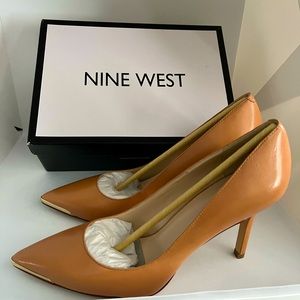 Nine West Mastic Pump (Natural)